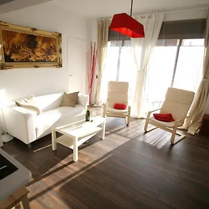 Near Clot & Sagrada Familia Apartament