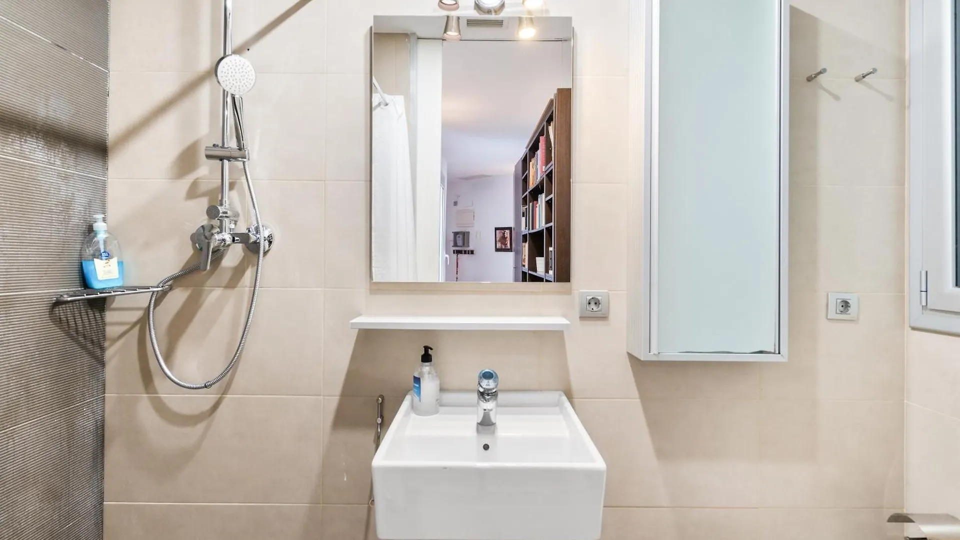 For Couples, Families And Groups, Barcelona Center Apartment 0*,  Spain