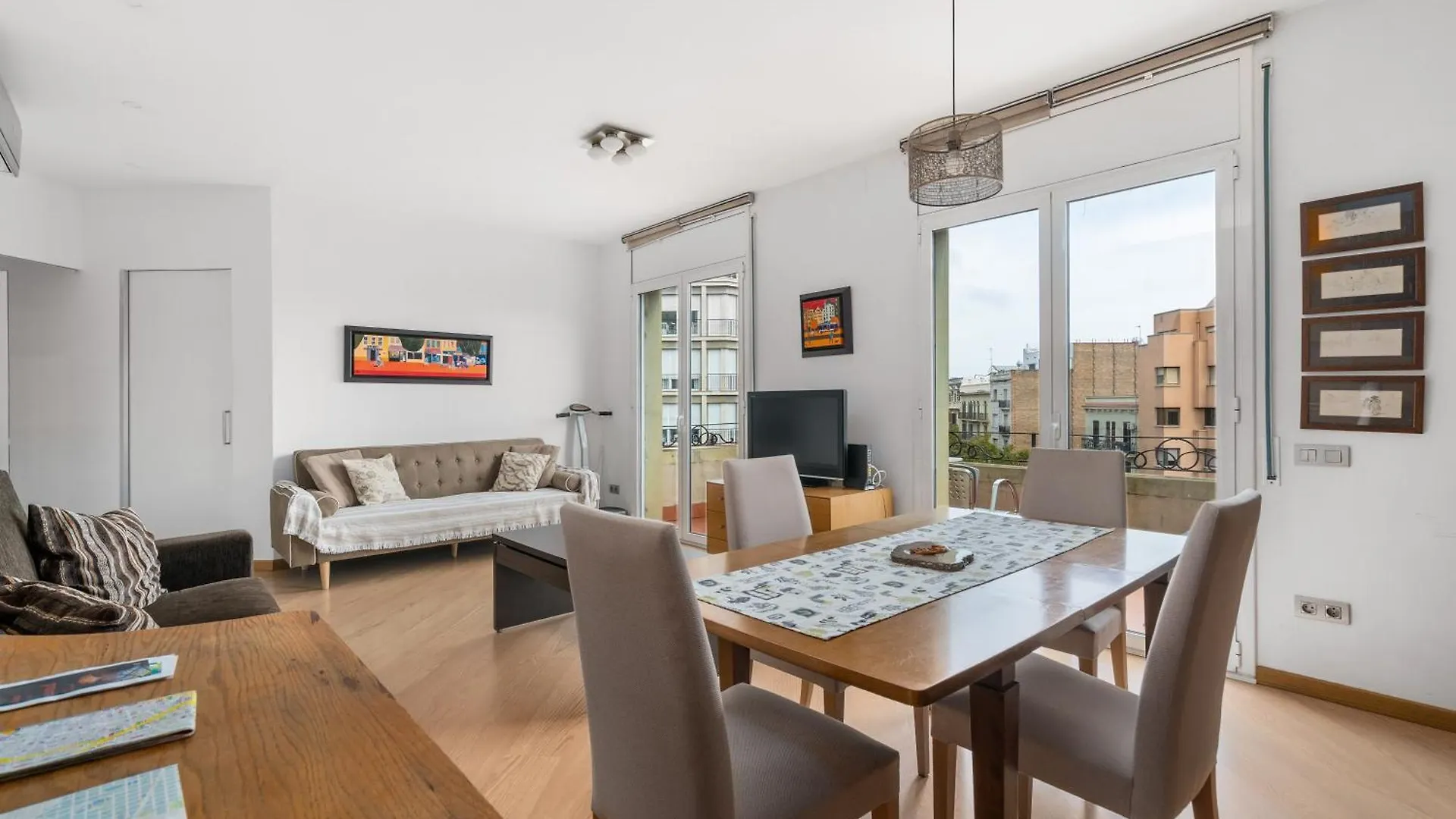 For Couples, Families And Groups, Barcelona Center Apartment
