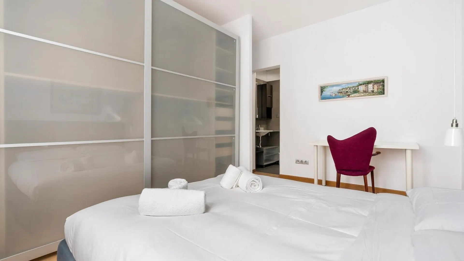 For Couples, Families And Groups, Barcelona Center Apartment