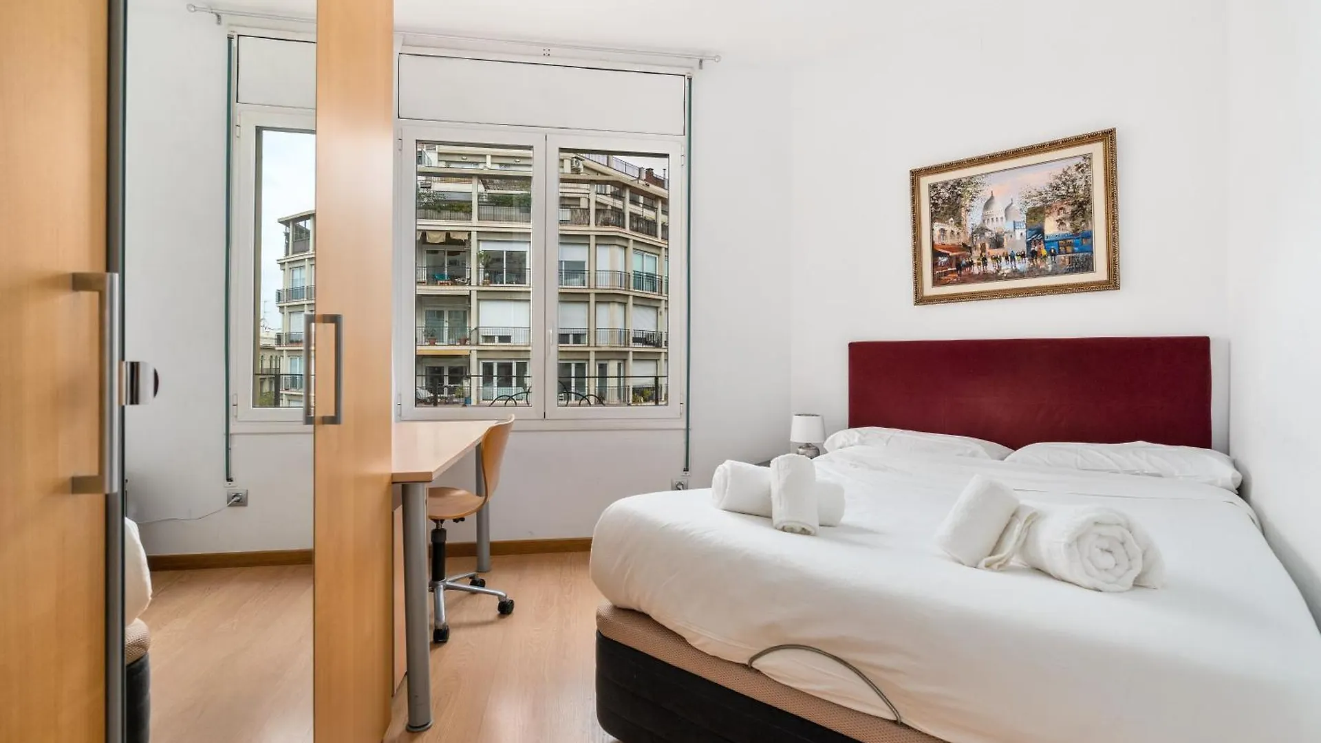 For Couples, Families And Groups, Barcelona Center Apartment