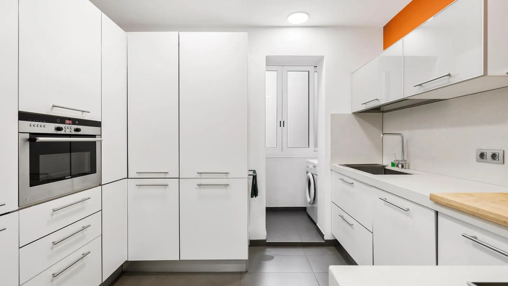 For Couples, Families And Groups, Barcelona Center Apartment 0*,