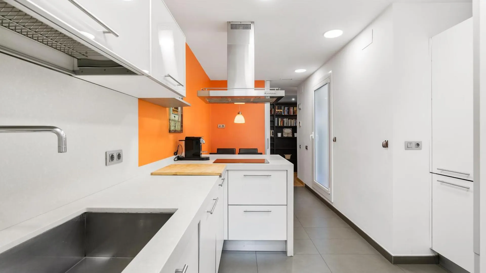For Couples, Families And Groups, Barcelona Center Apartment